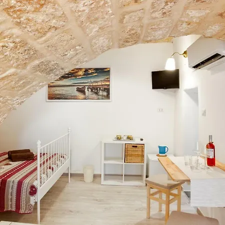 Guesthost - San Nicola Clemente Private Гостьовий будинок Барі